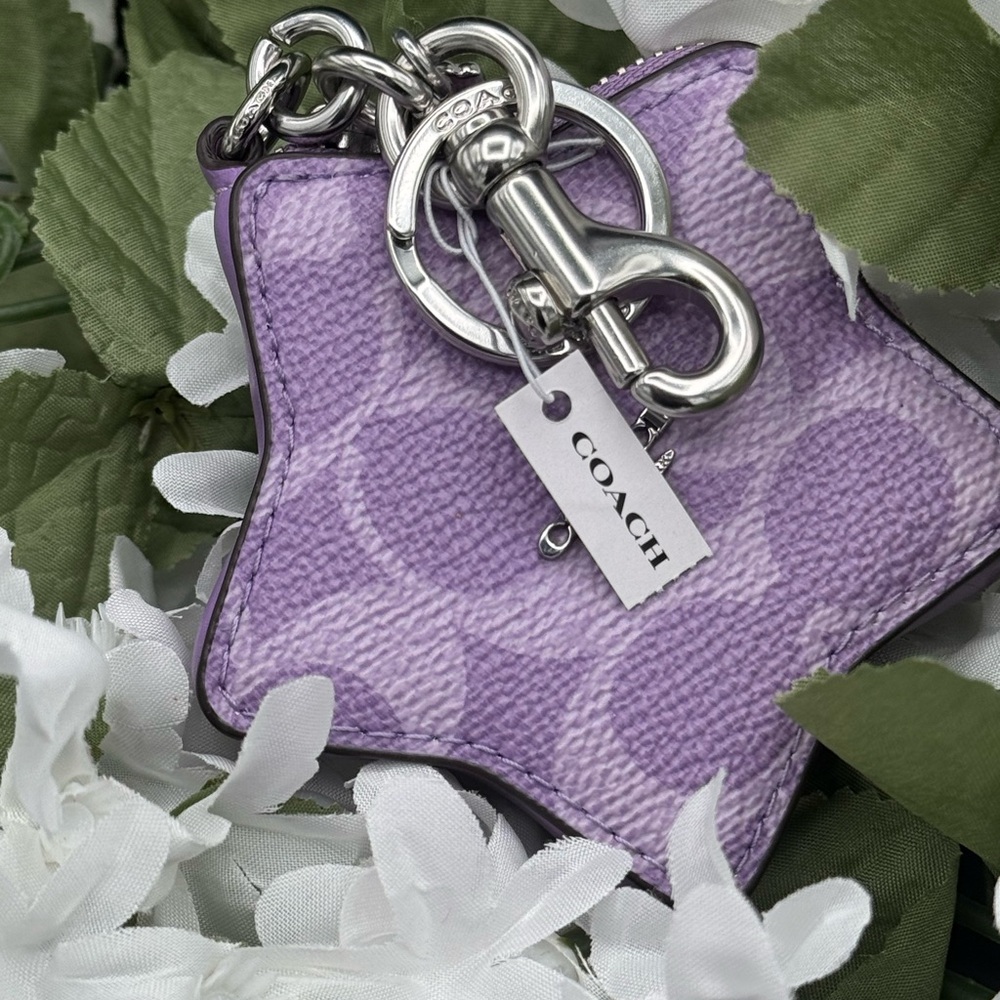 Coach Lavender Star Leather Key & Card Holder with Silver Hardware - Picture 1 of 4
